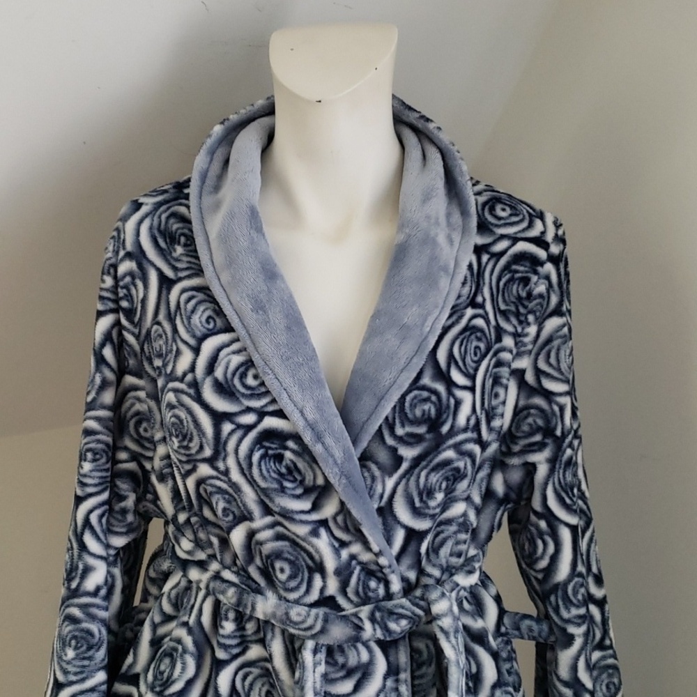 Casa Zeta-Jones Womens reversible blue/blue white floral rosette robe, Size S - Picture 3 of 16